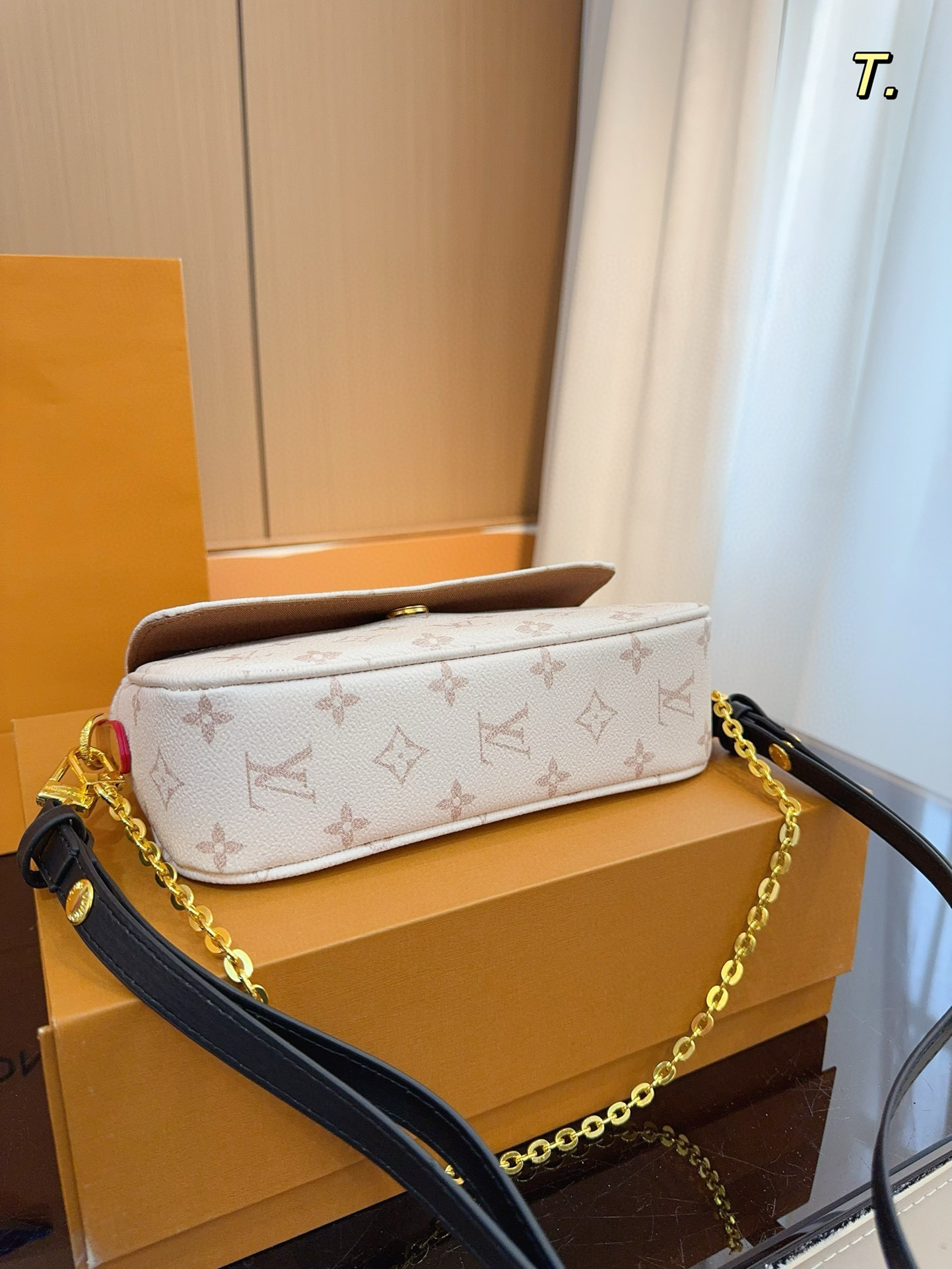 3732 LV New Product Ivy Underarm Bag $59 gallery