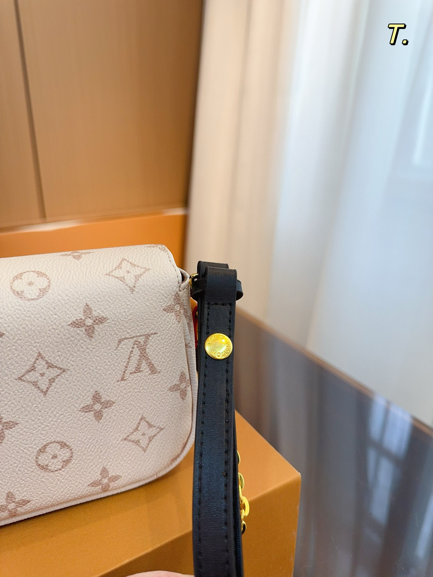 3732 LV New Product Ivy Underarm Bag $59 gallery
