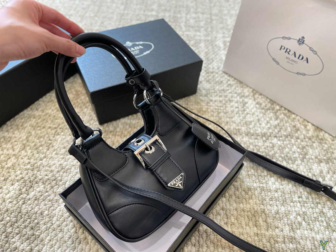 3746 Prada handbag $65 gallery
