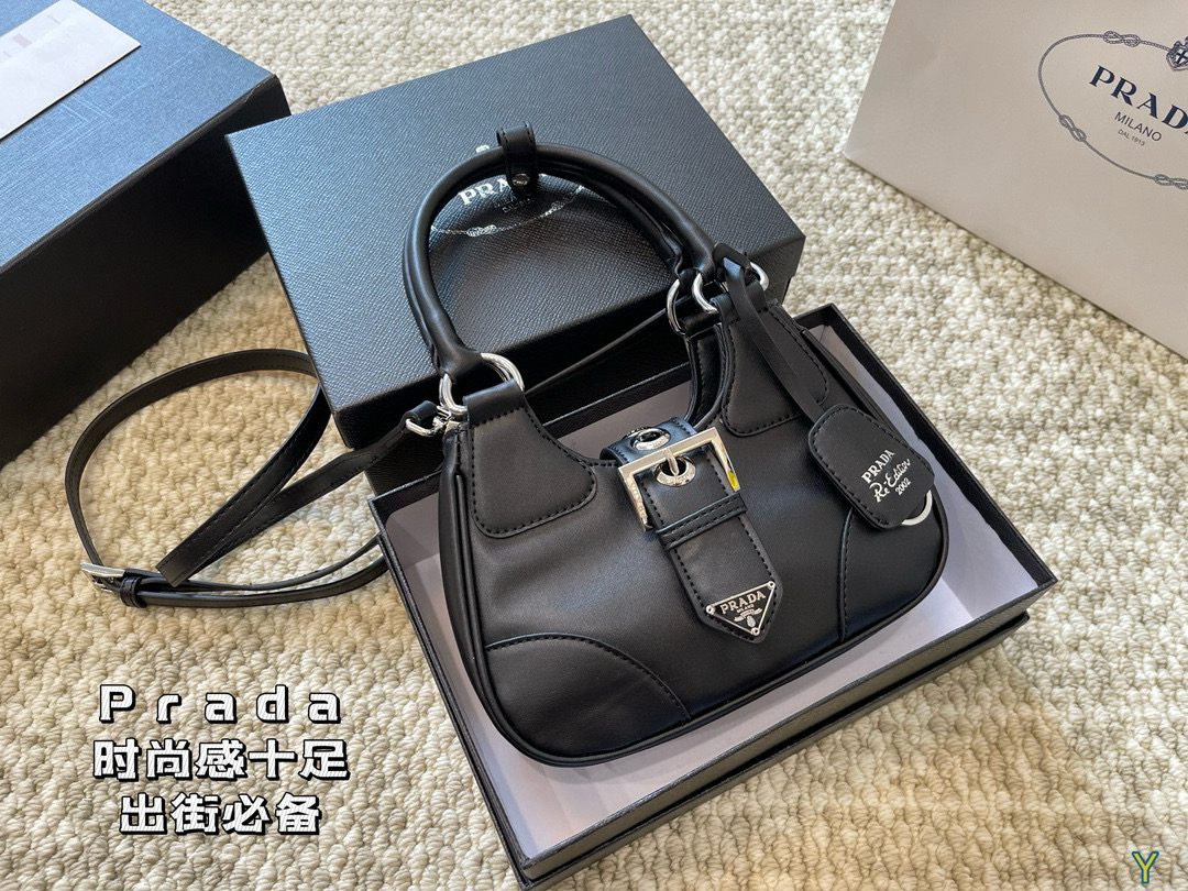 3746 Prada handbag $65 gallery