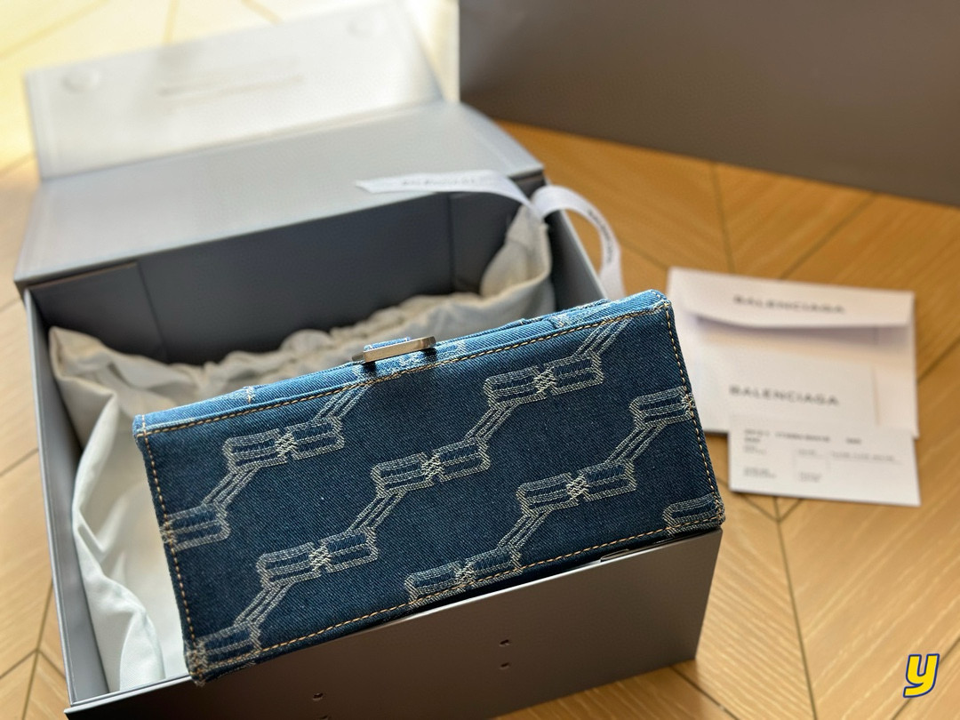 3753 Balenciaga $72 gallery