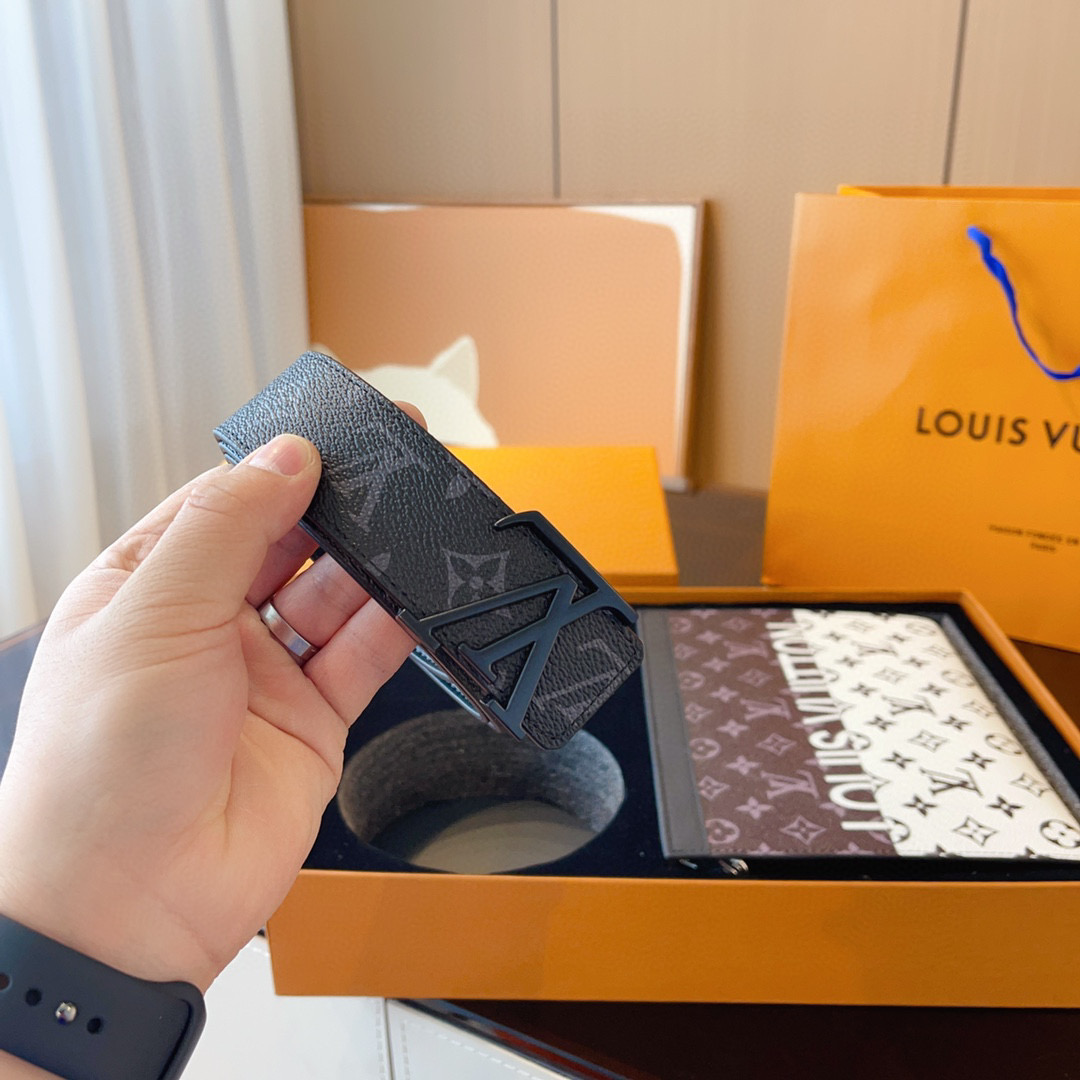 3760 LV Exquisite Gift Box Packaging$77 gallery