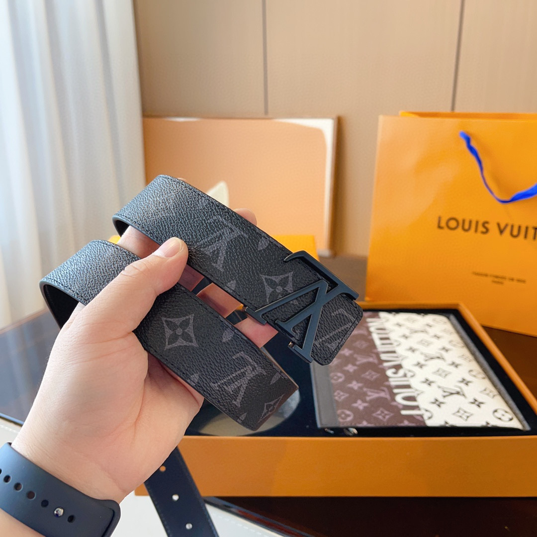3760 LV Exquisite Gift Box Packaging$77 gallery