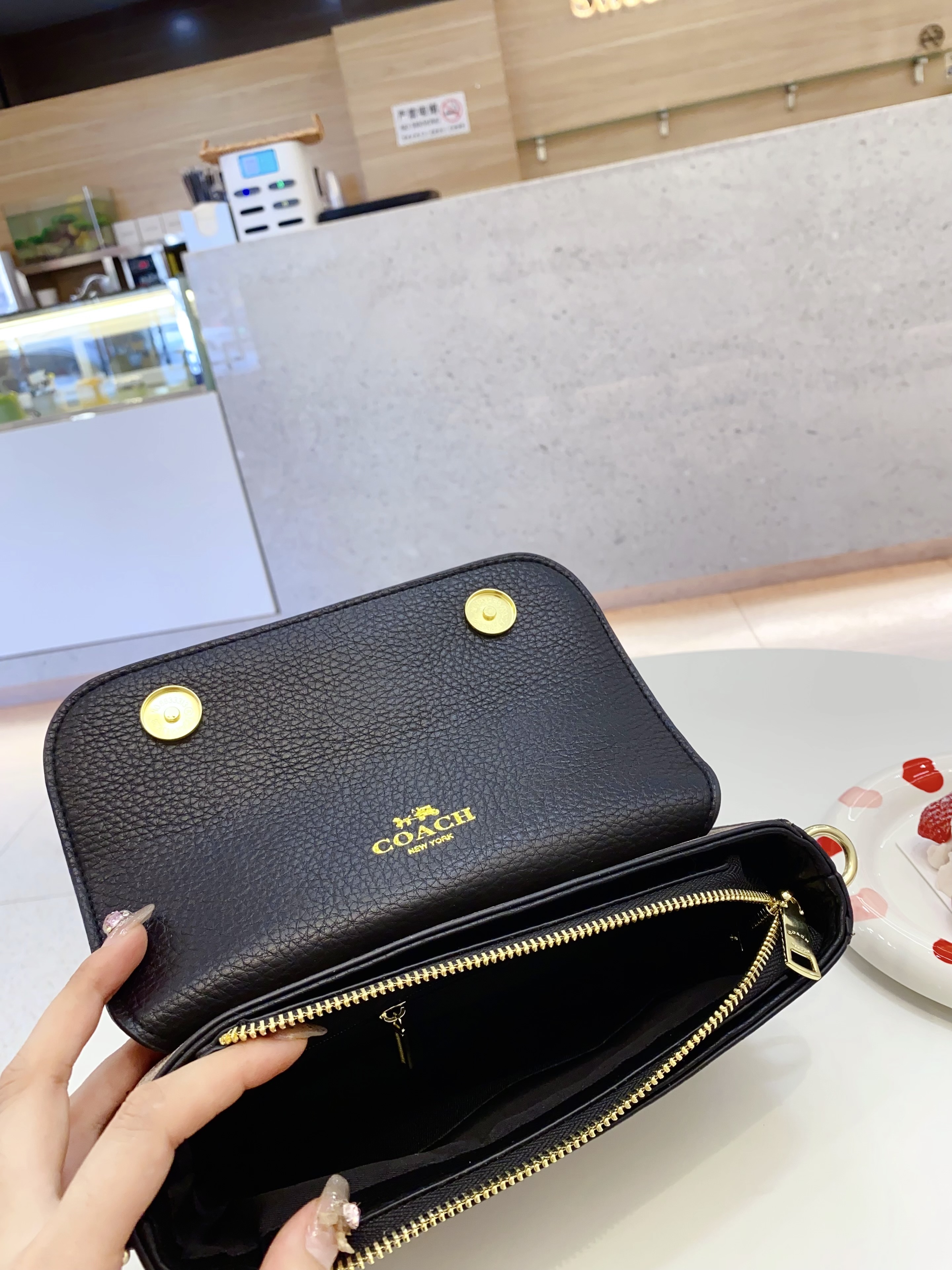 3911  Coach$36 gallery