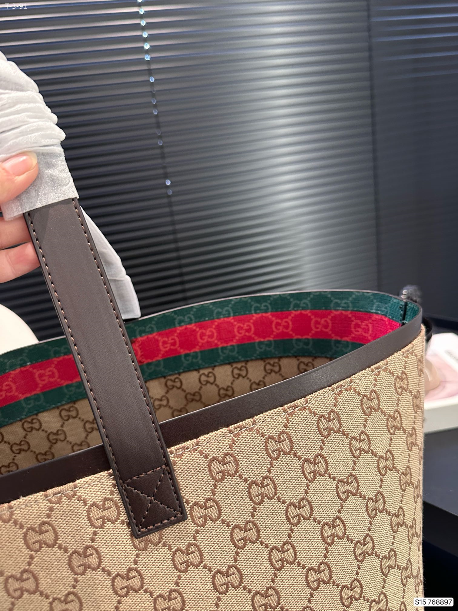 3952 Gucci$65 gallery