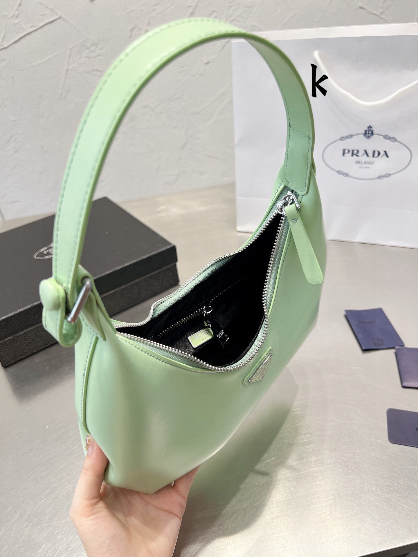 65$prada  code:6255 gallery