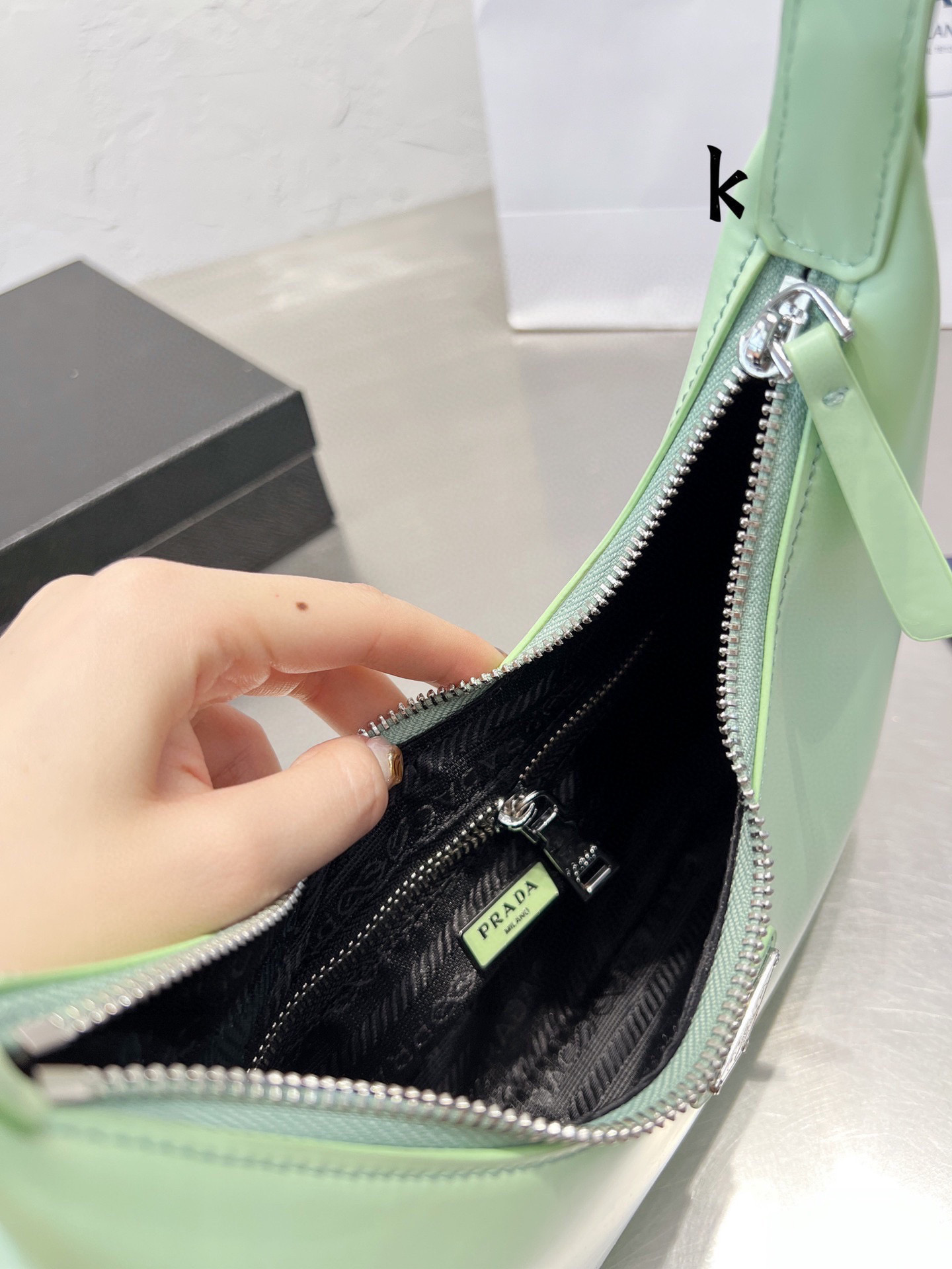 65$prada  code:6255 gallery