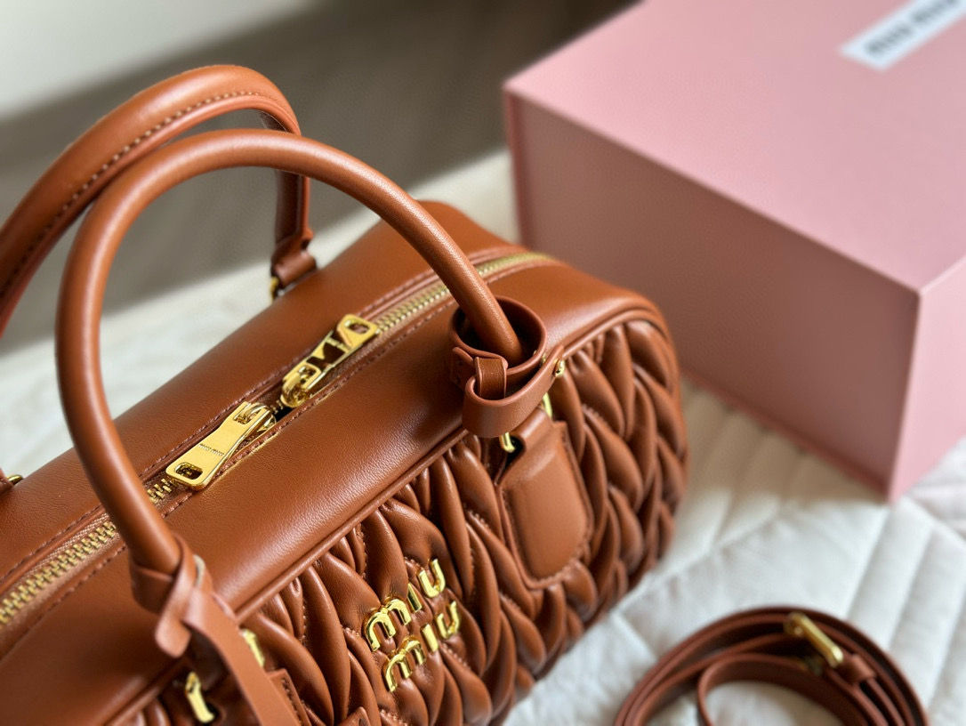 89890  miumiu  $75 gallery