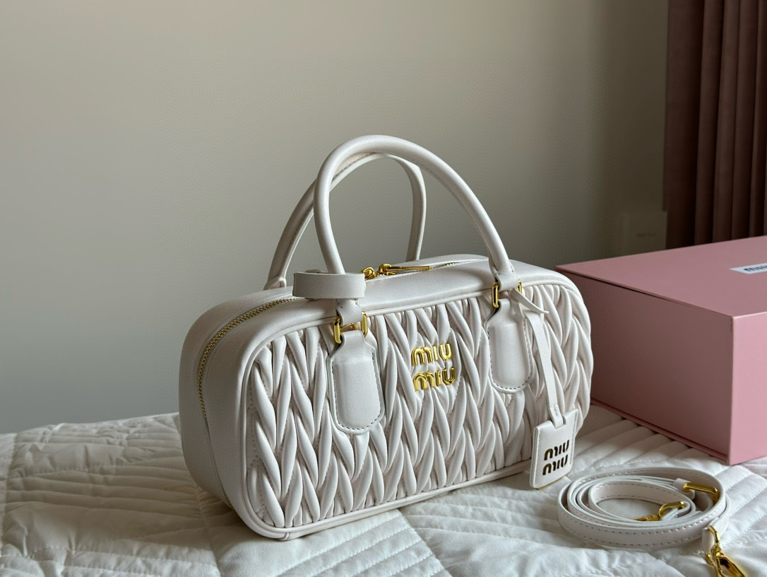89890  miumiu  $75 gallery