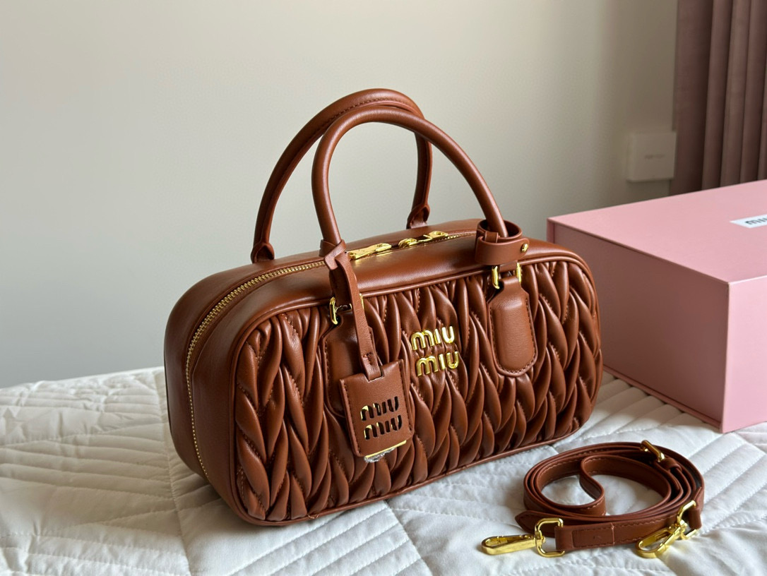 89890  miumiu  $75 gallery