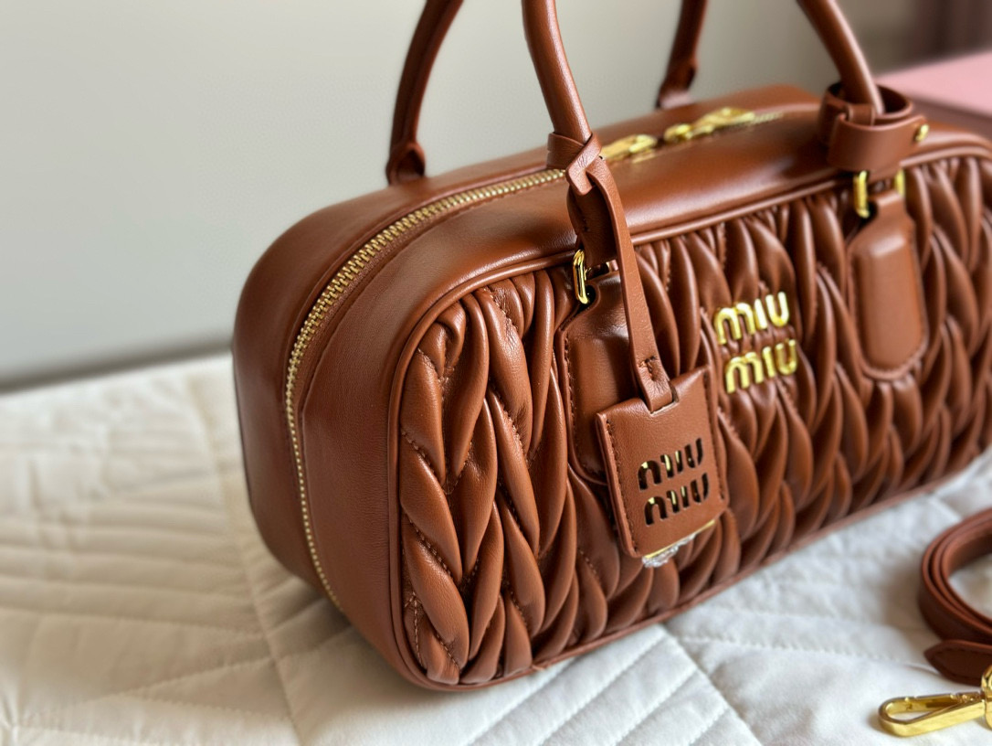 89890  miumiu  $75 gallery