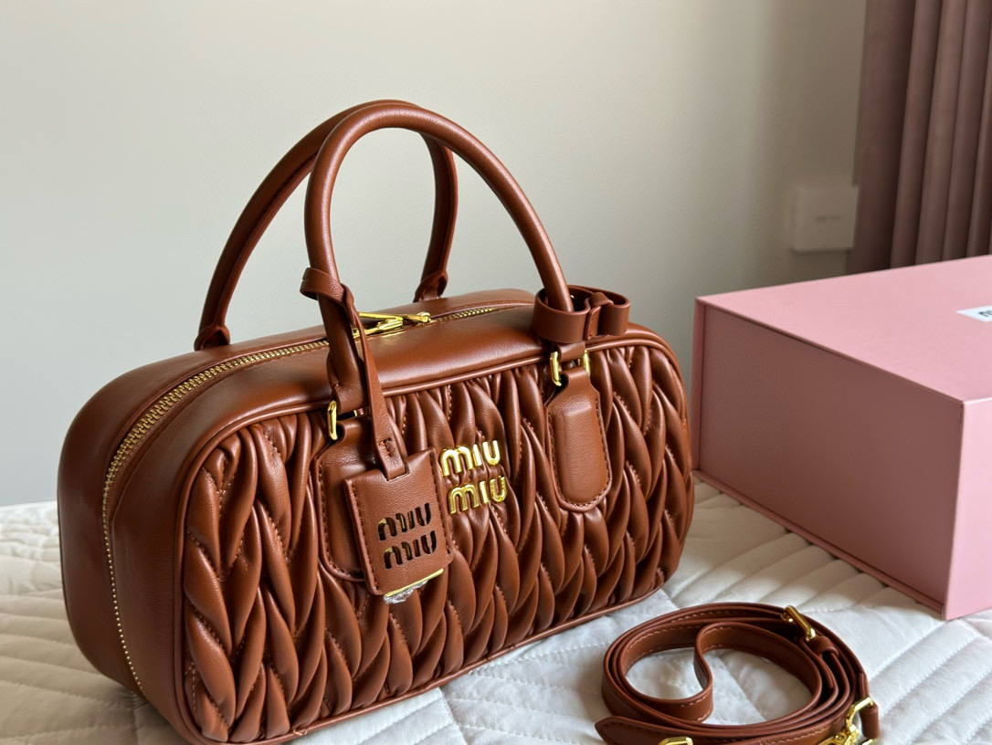89890  miumiu  $75 gallery
