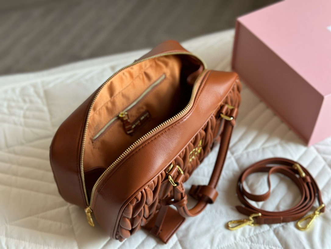 89890  miumiu  $75 gallery