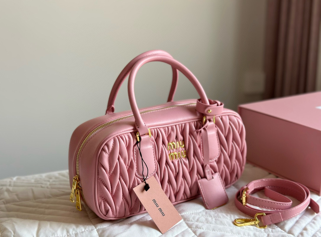 89890  miumiu  $75 gallery