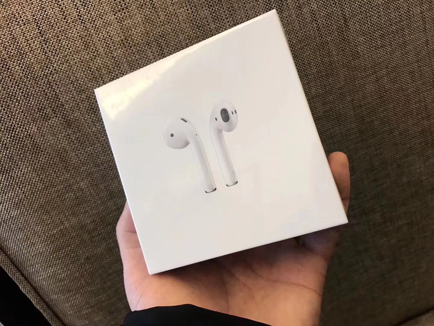 Apple AirPods $33 Number: 398 gallery