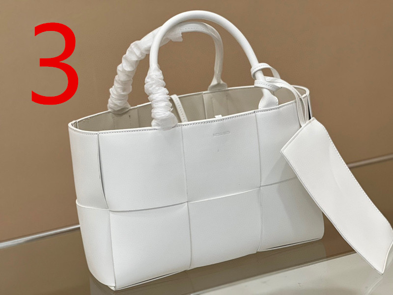 BOTTEGA VENETA $72 CODE：13181 gallery