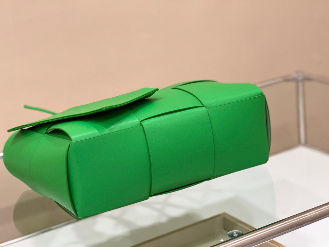 BOTTEGA VENETA $72 CODE：13181 gallery