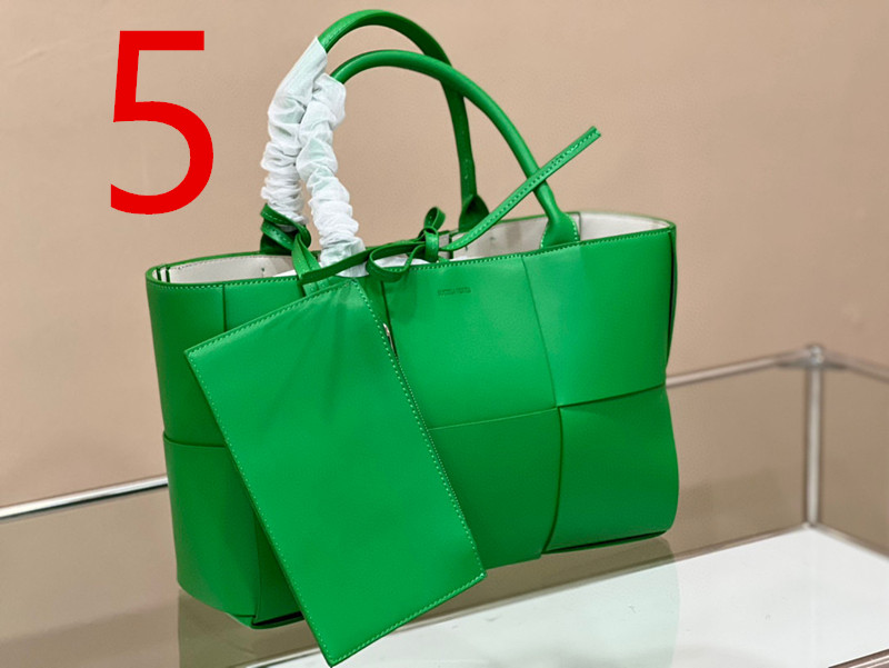 BOTTEGA VENETA $72 CODE：13181 gallery