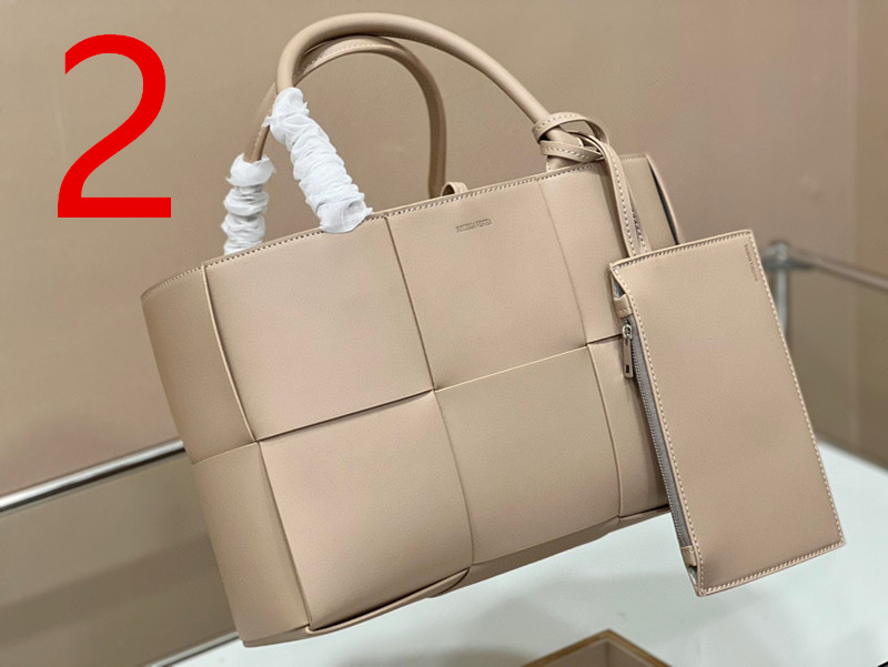 BOTTEGA VENETA $72 CODE：13181 gallery