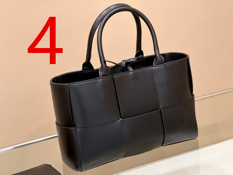 BOTTEGA VENETA $72 CODE：13181 gallery