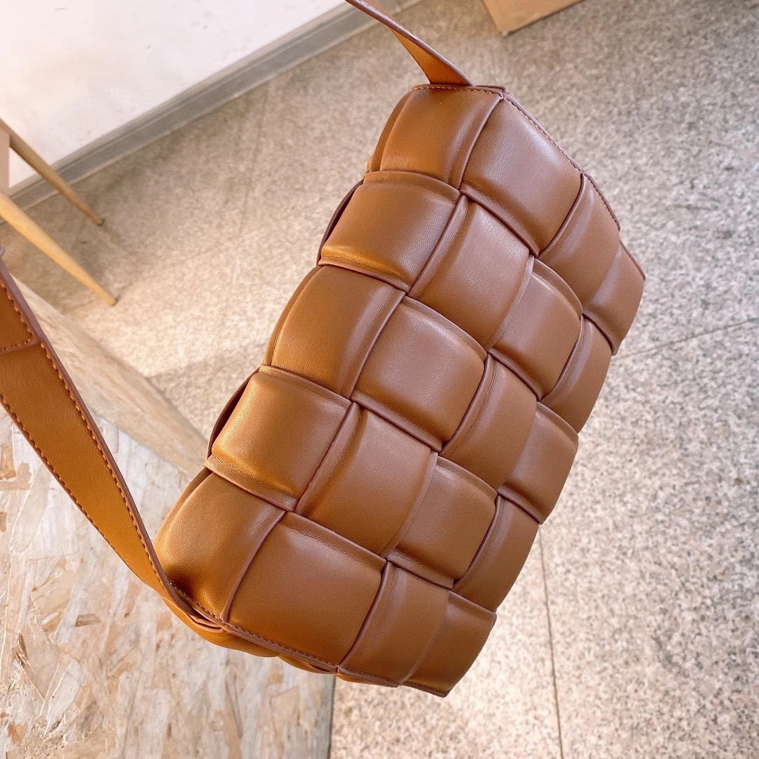BOTTEGA VENETA $76 CODE：13179 gallery
