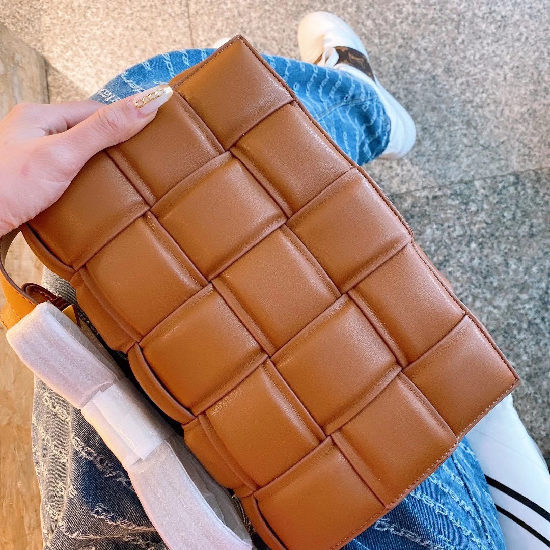 BOTTEGA VENETA $76 CODE：13179 gallery