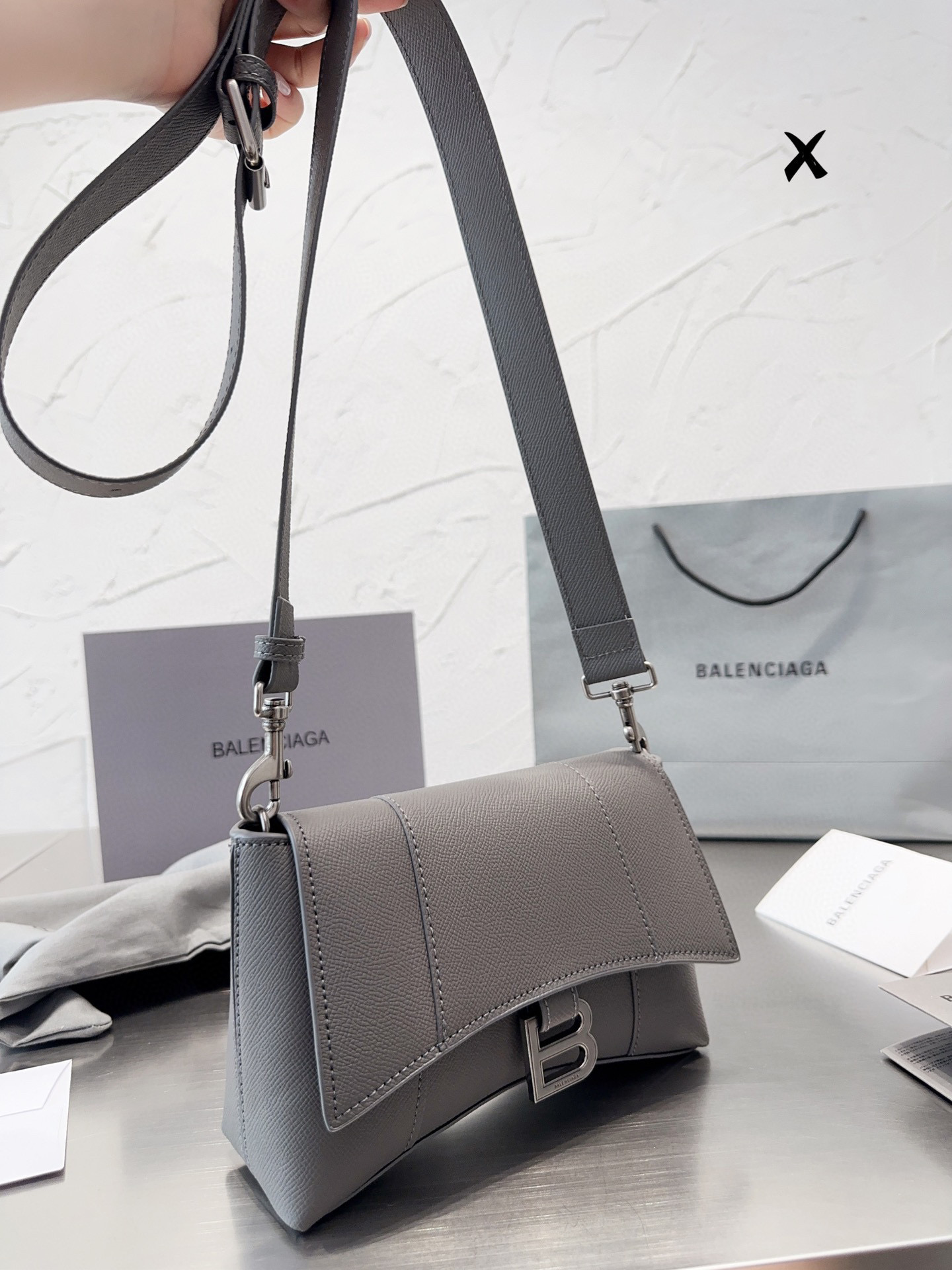 Balenciaga hourglass bag66$ code:8952 gallery
