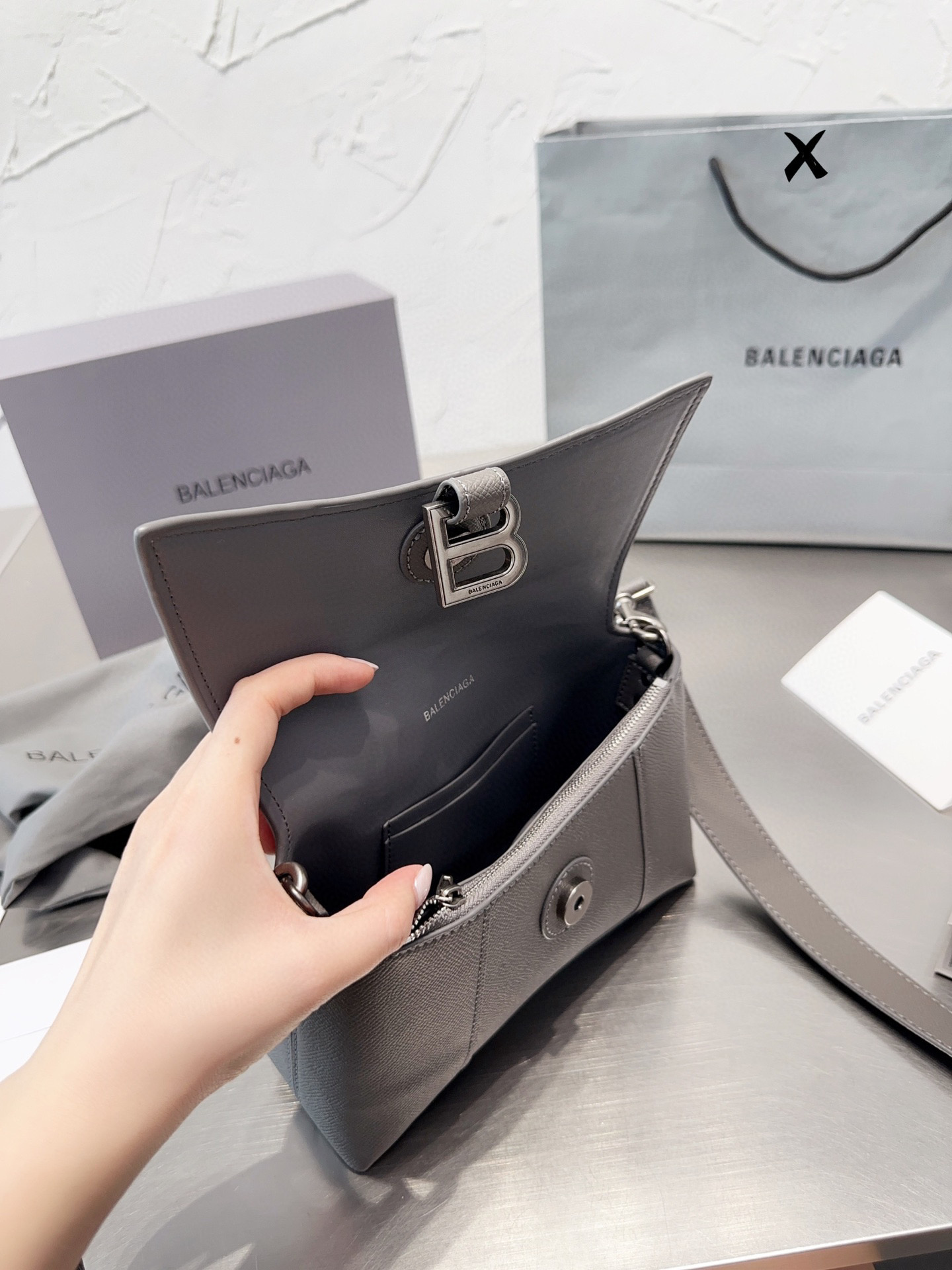 Balenciaga hourglass bag66$ code:8952 gallery