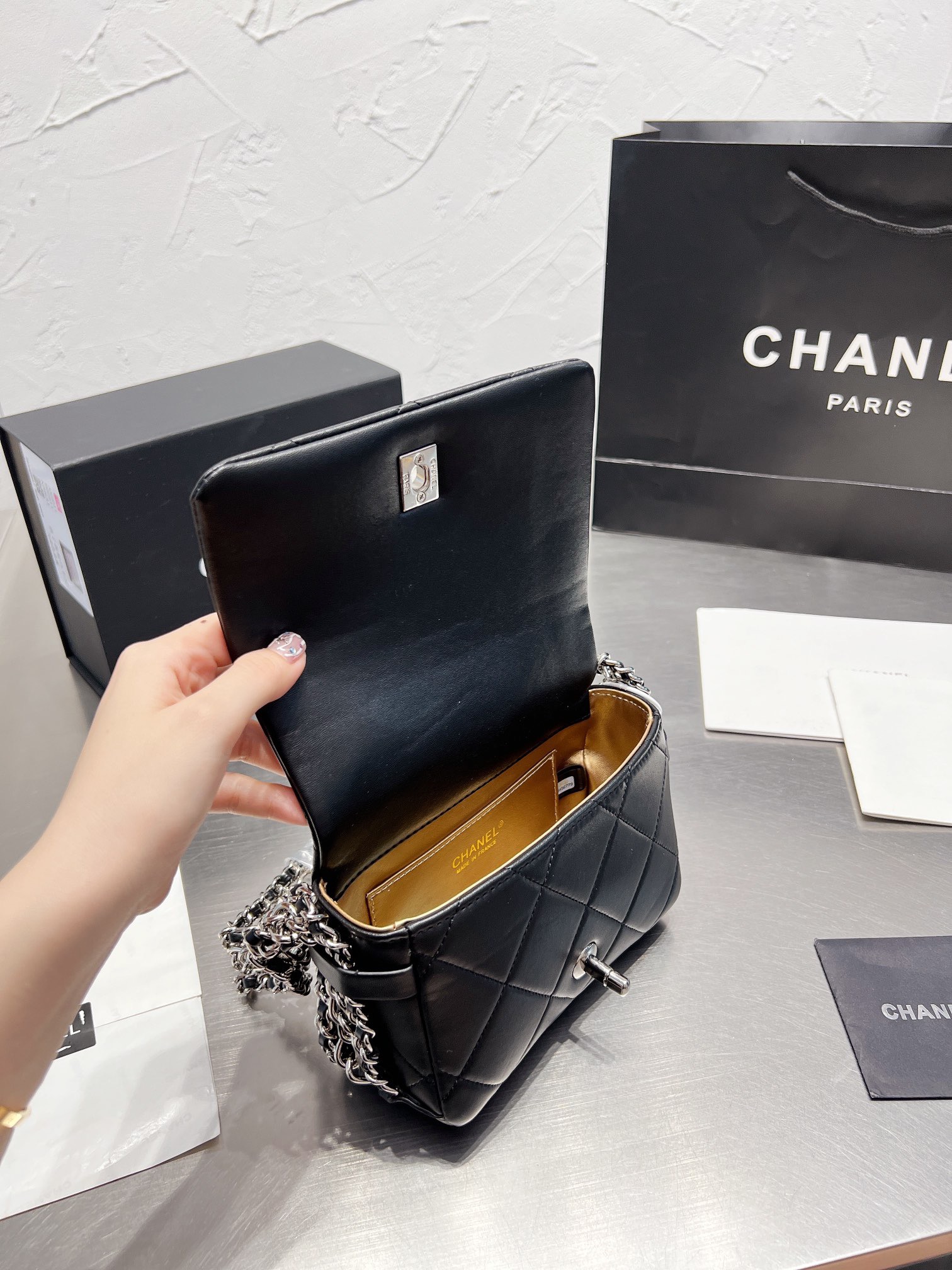 Chanel $72 code：13616 gallery