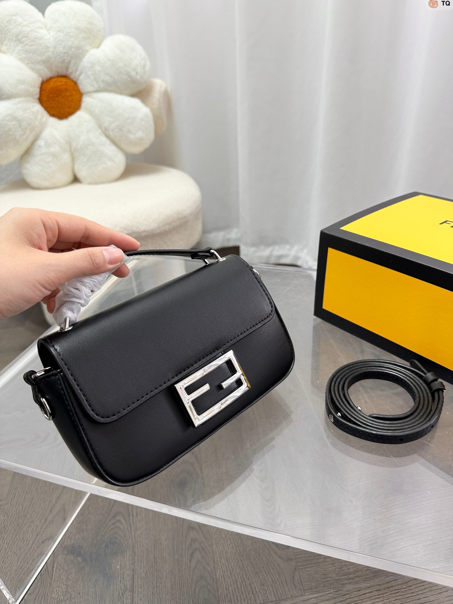 Fendi $60 code：14213 gallery