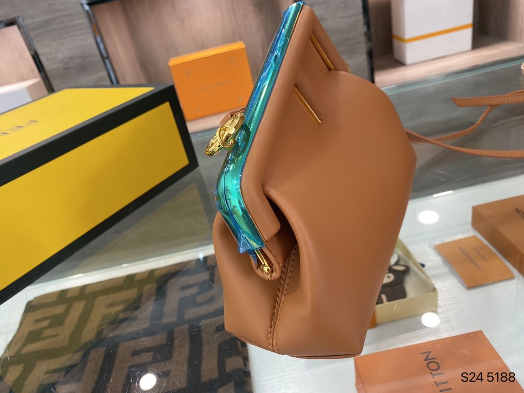 Fendi $85 Code：13070 gallery