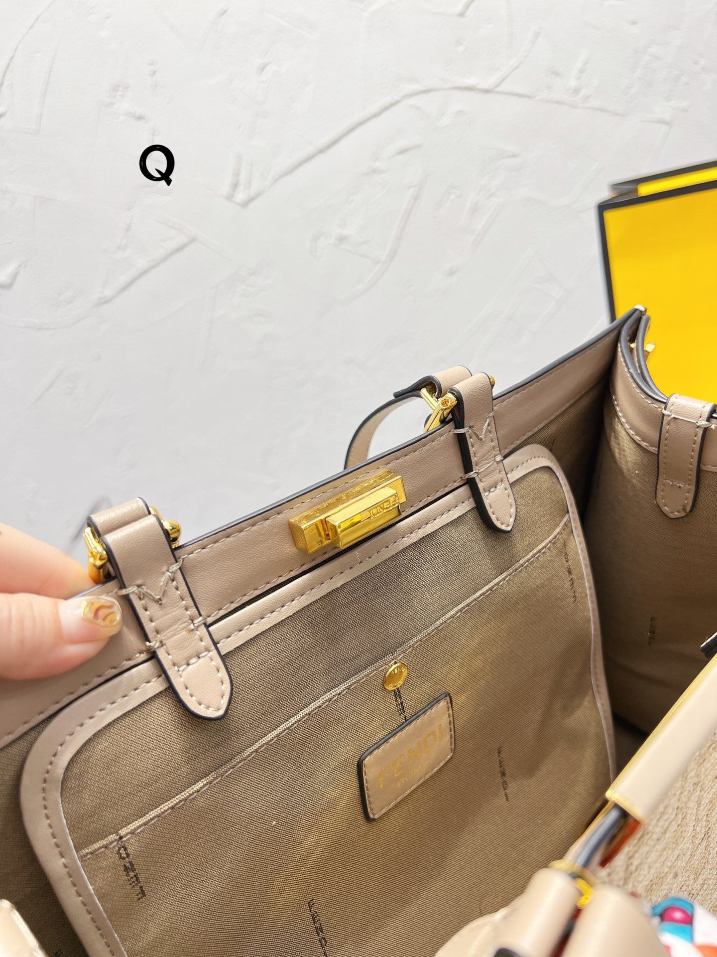 Fendi $90 CODE：14325 gallery