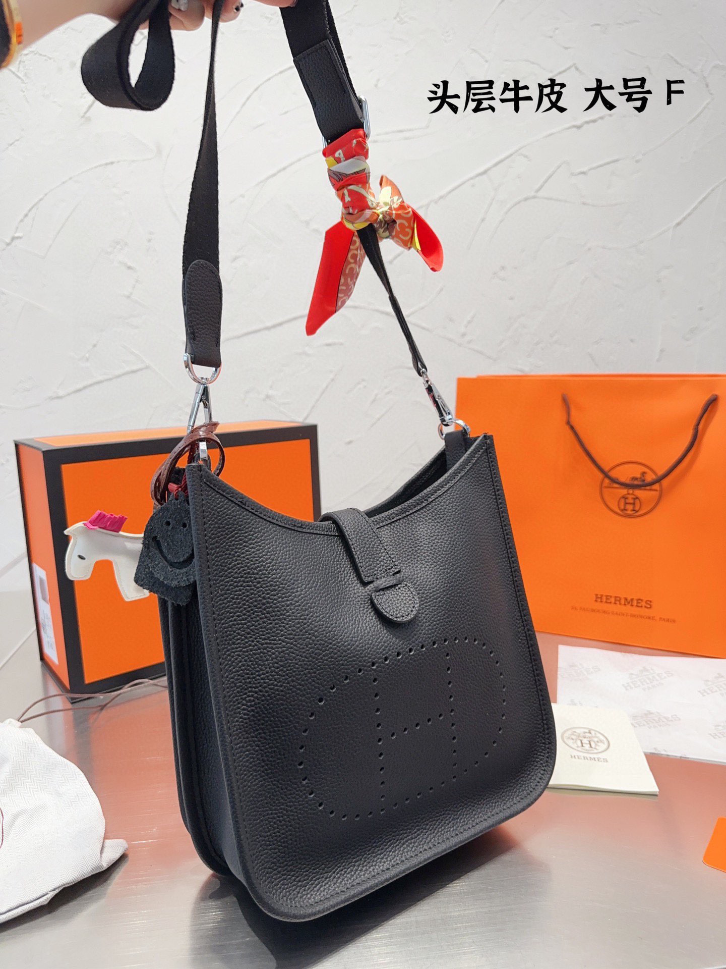 Hermas Evelyne85$code:10856 gallery