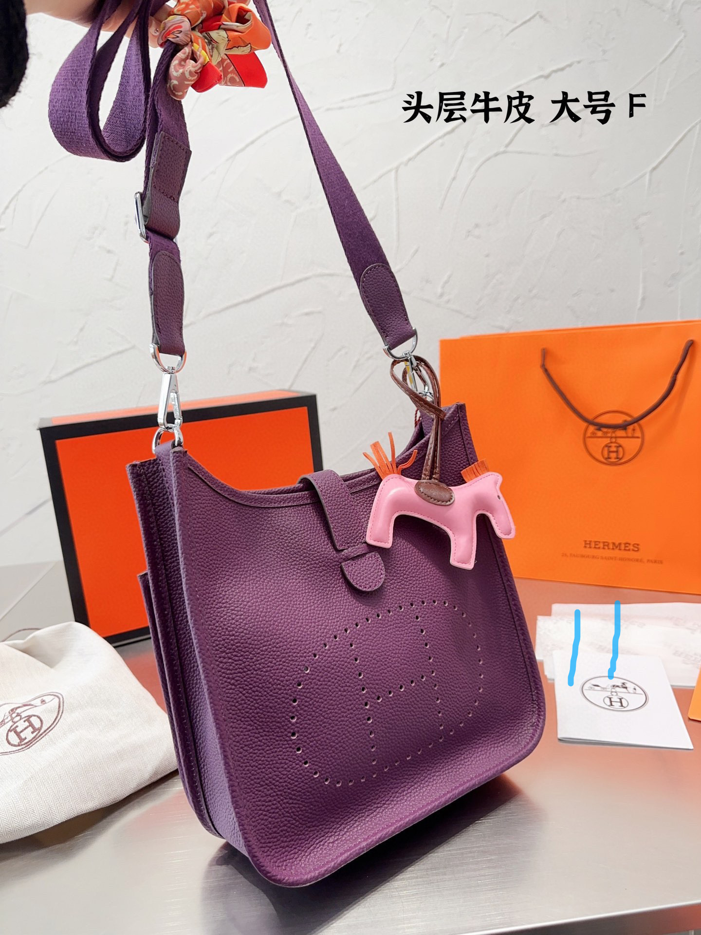 Hermas Evelyne85$code:10856 gallery