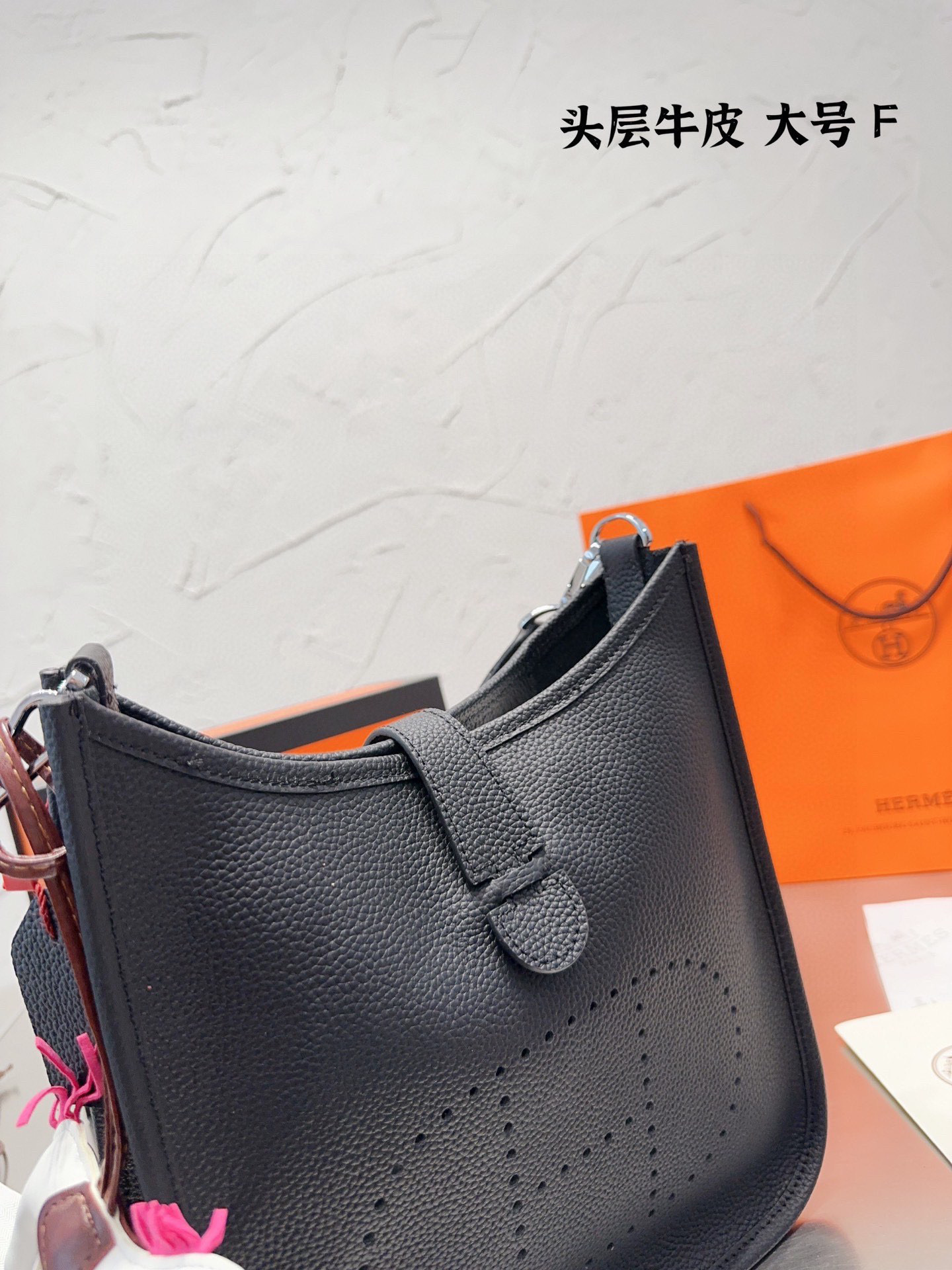 Hermas Evelyne85$code:10856 gallery