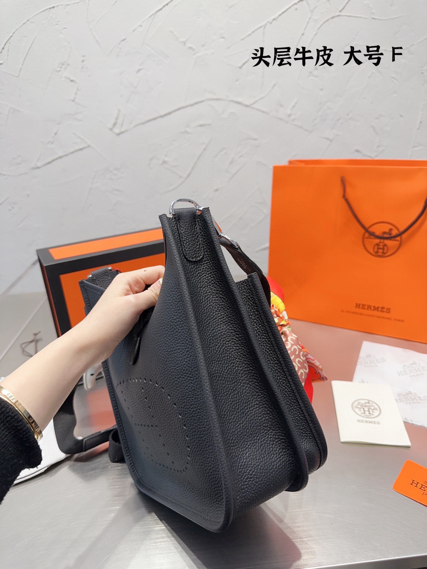 Hermas Evelyne85$code:10856 gallery