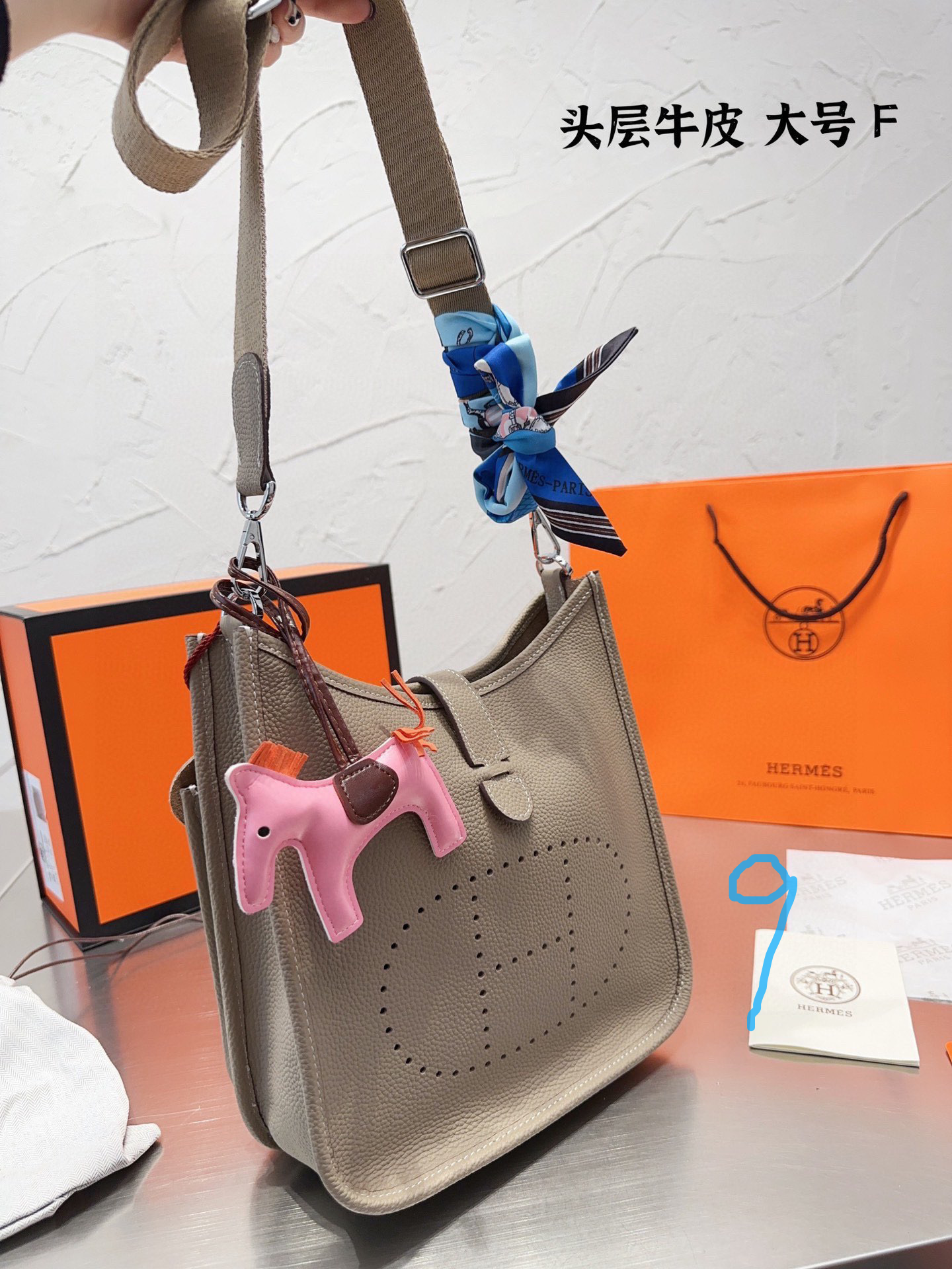 Hermas Evelyne85$code:10856 gallery