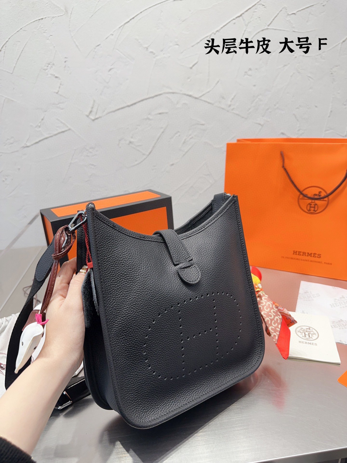 Hermas Evelyne85$code:10856 gallery