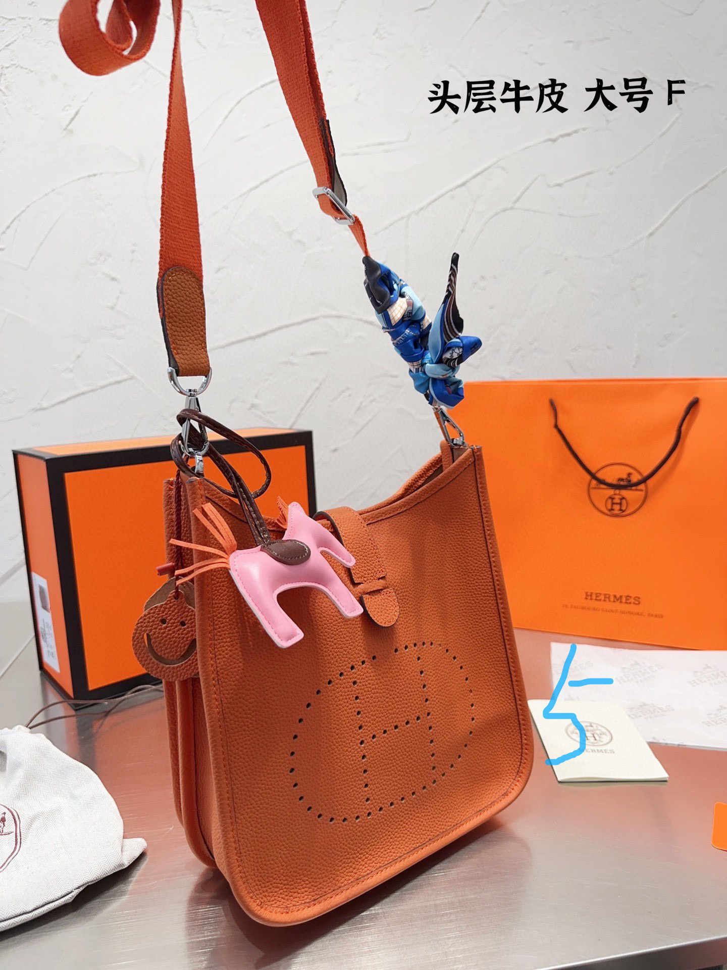 Hermas Evelyne85$code:10856 gallery