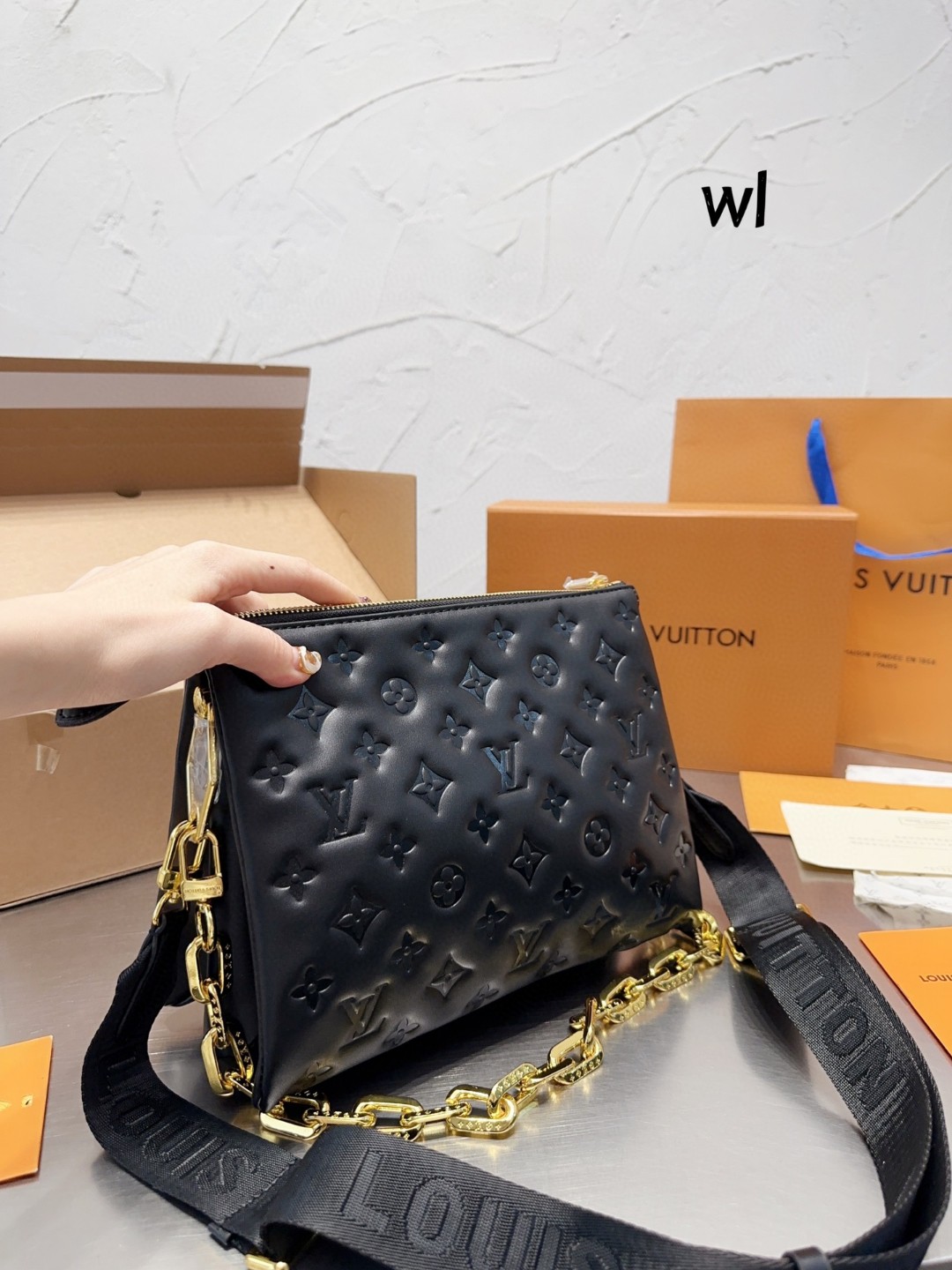LV $102 code：14573 gallery