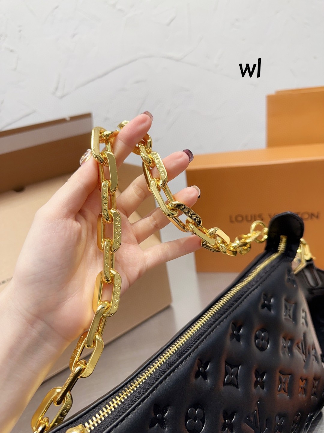 LV $102 code：14573 gallery
