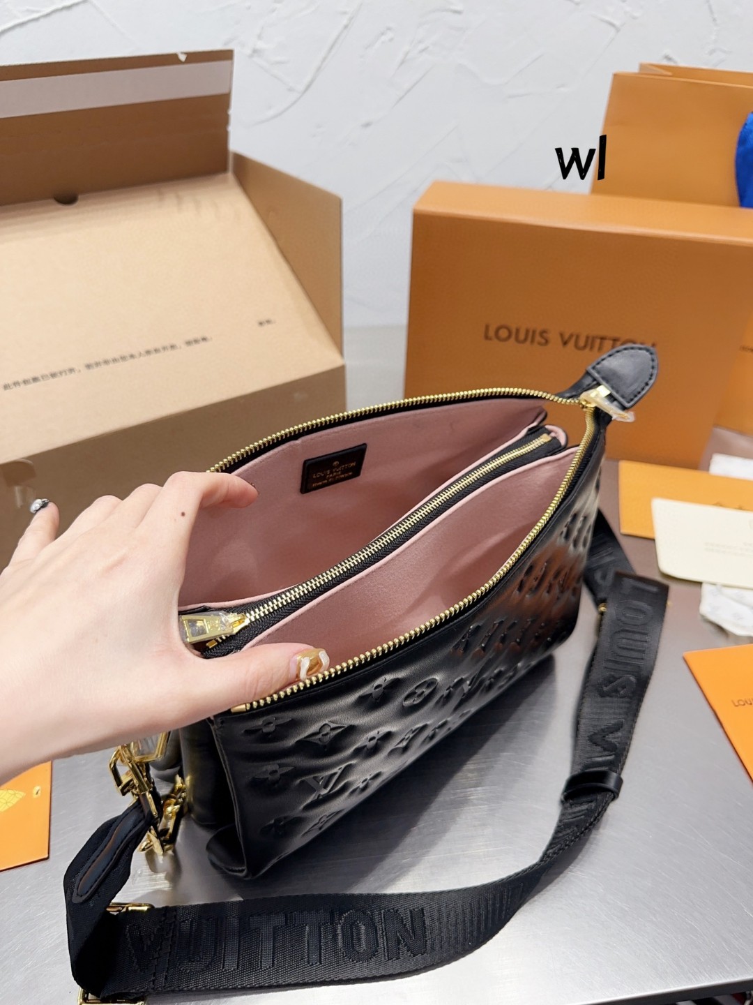 LV $102 code：14573 gallery