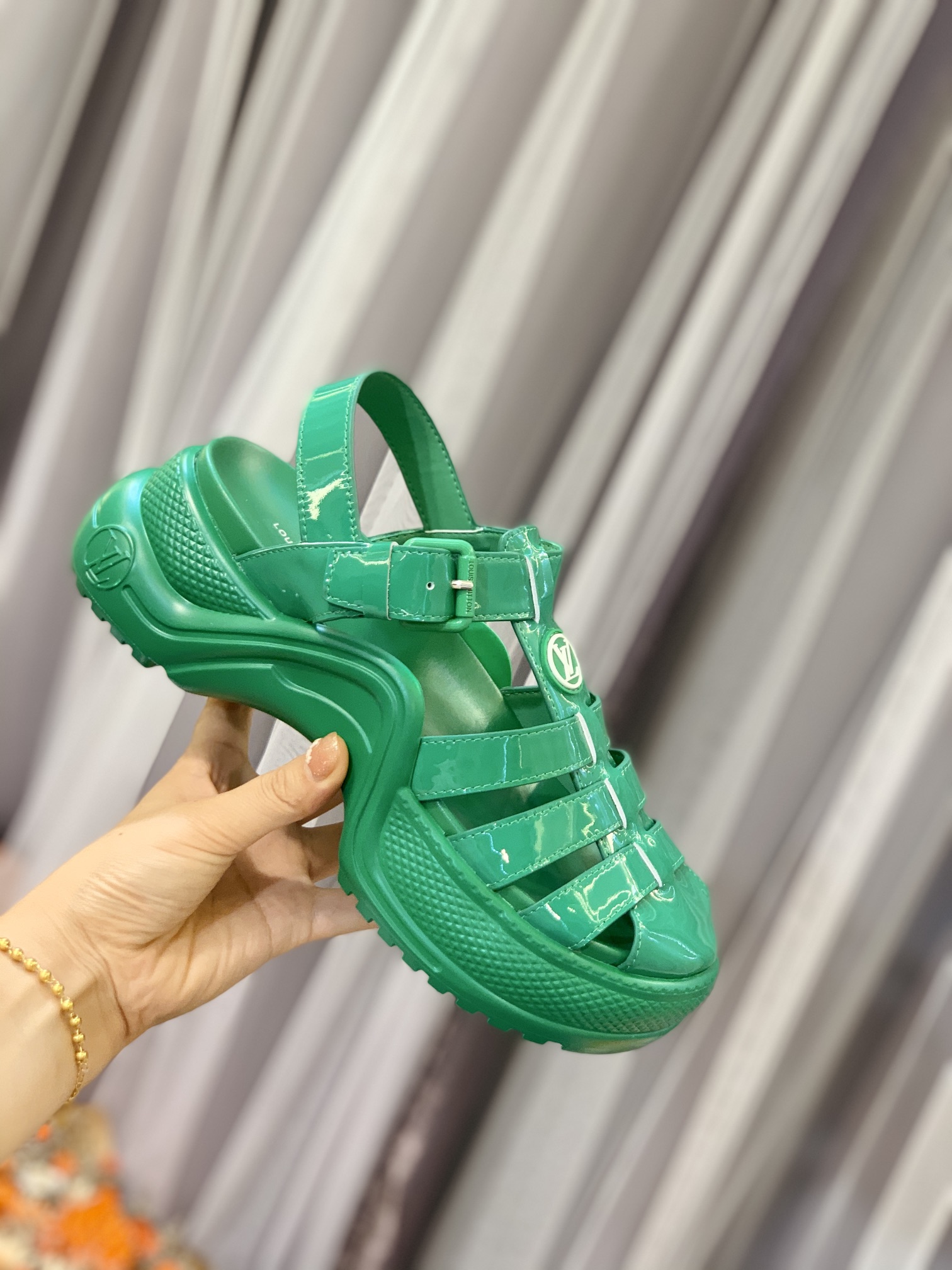 LV $120 code：14538 gallery