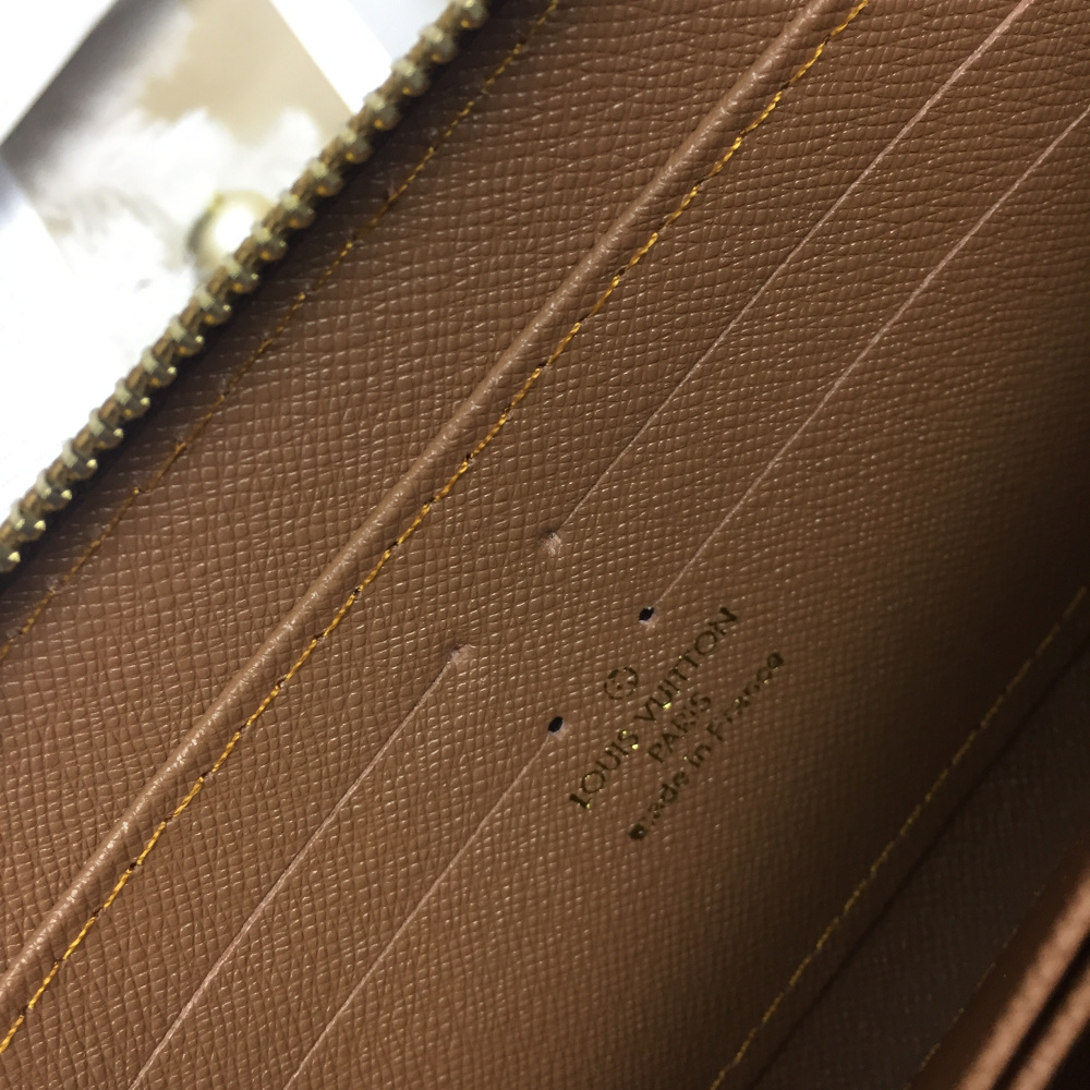 LV $21 CODE:8975 gallery