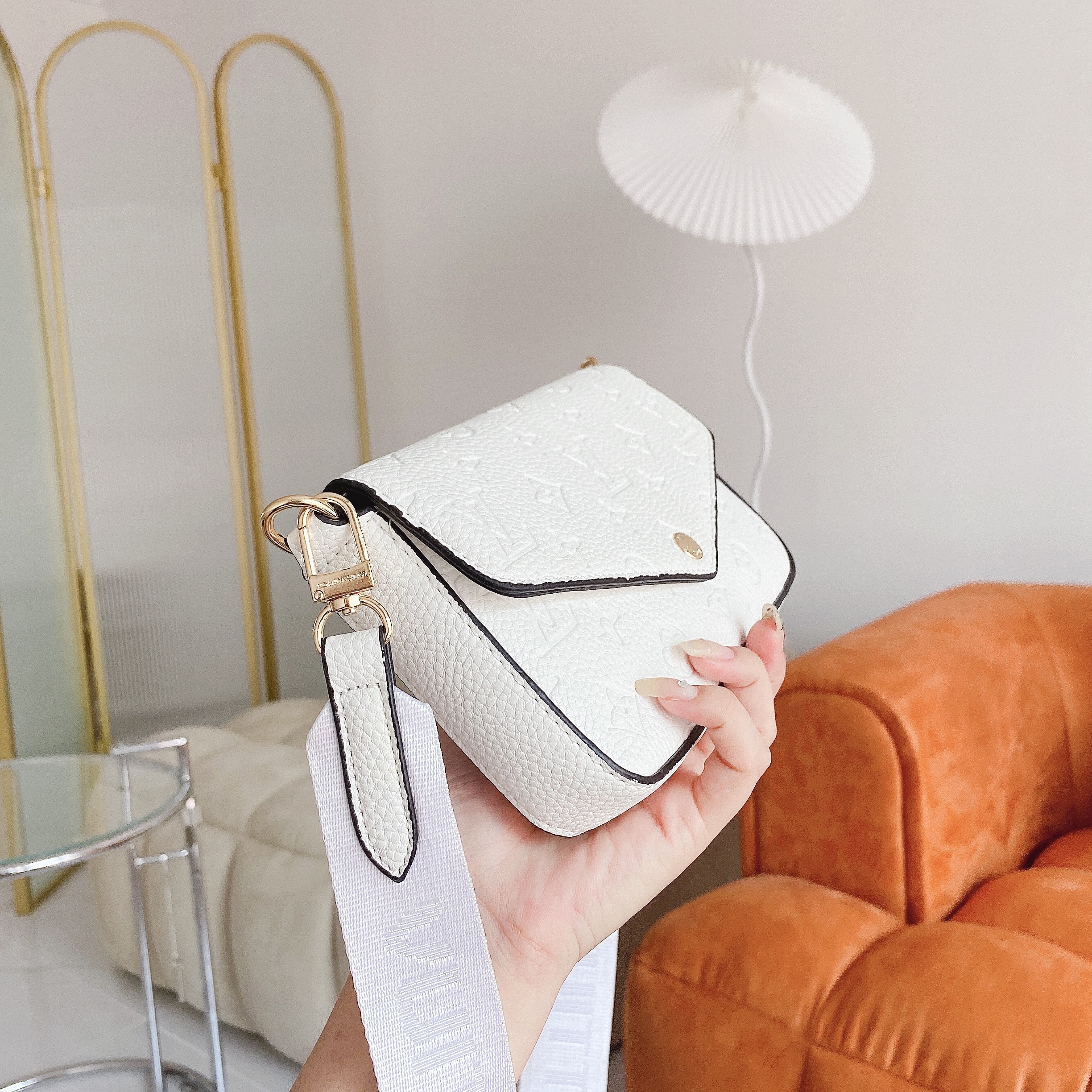 LV $30 code：13570 gallery