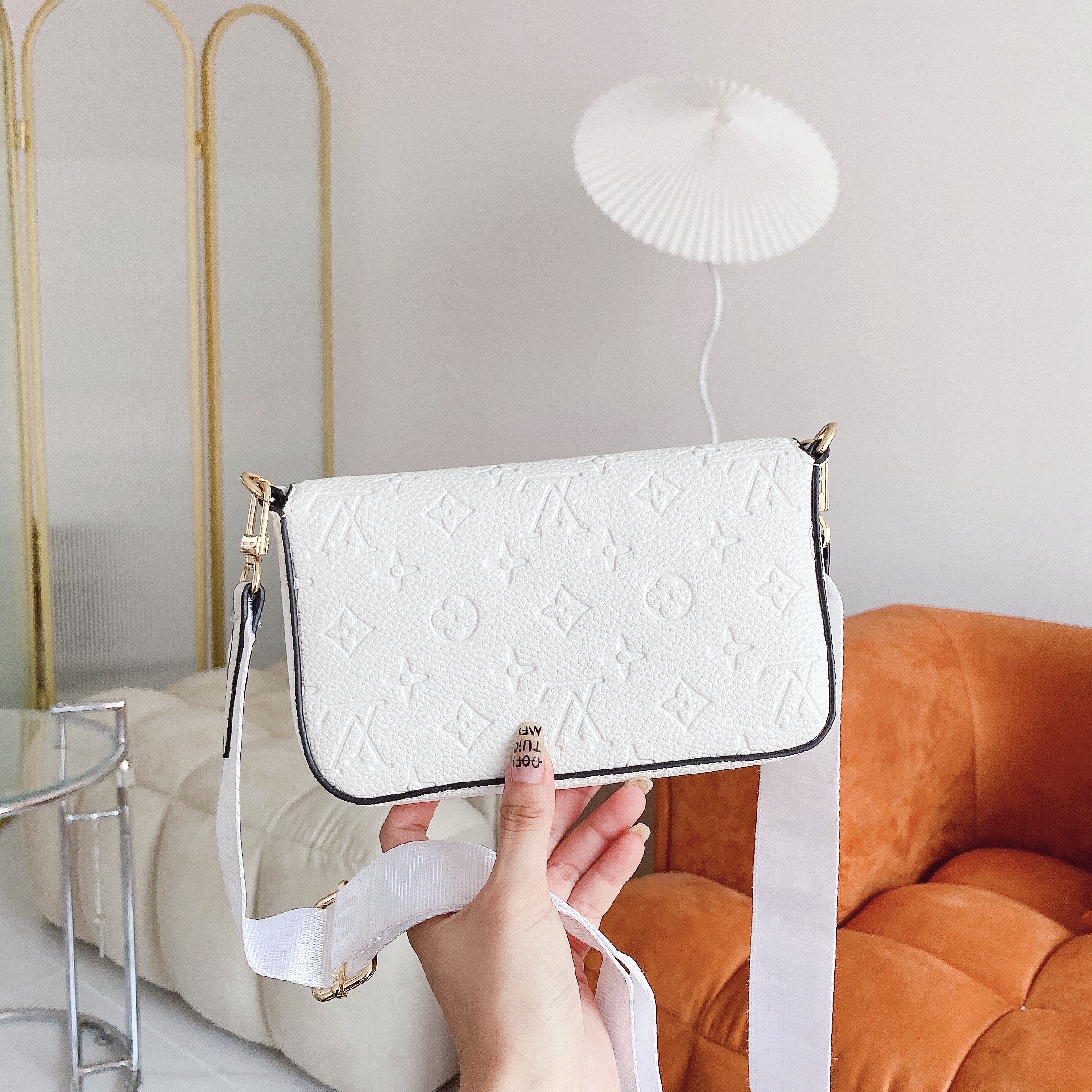 LV $30 code：13570 gallery