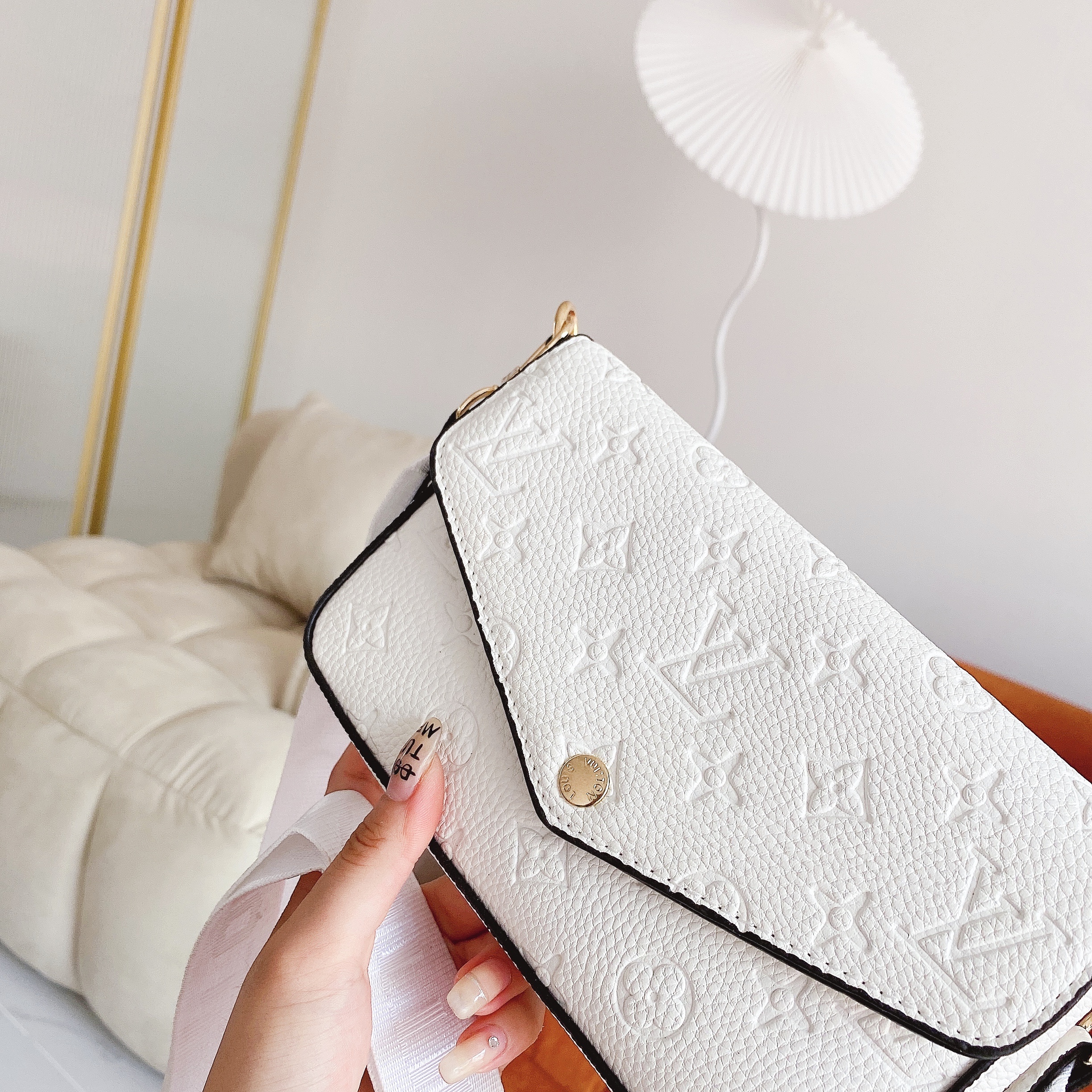LV $30 code：13570 gallery