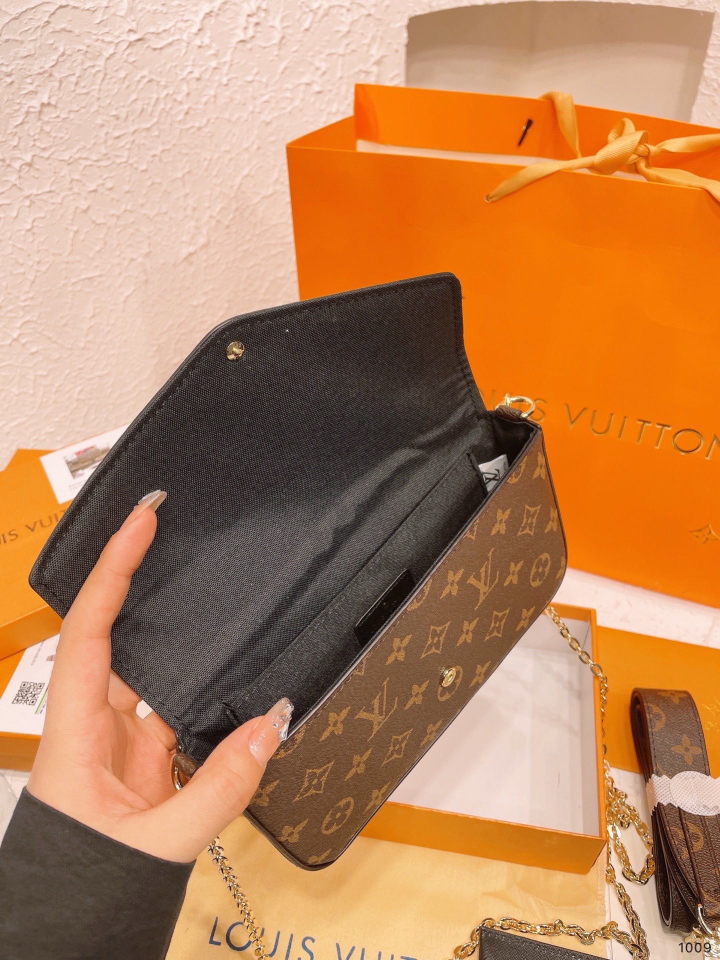 LV $52 code：13555 gallery