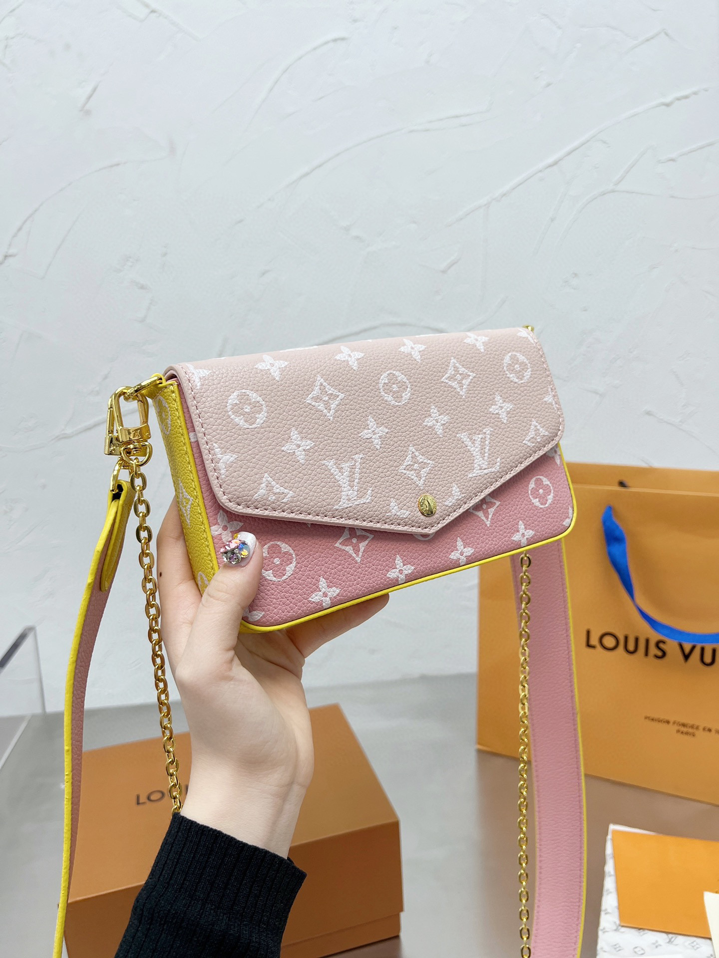 LV $60 Code：13128 gallery