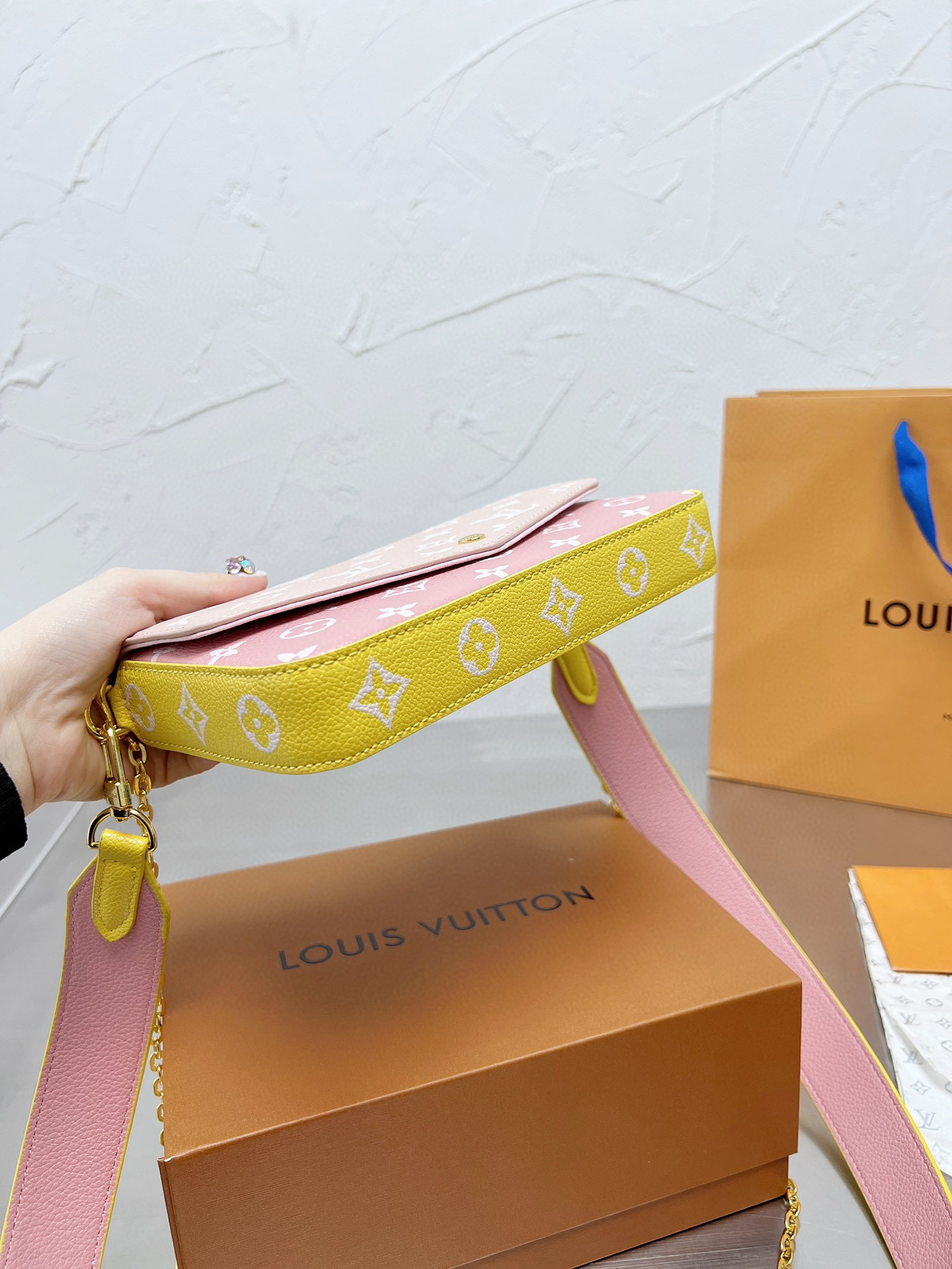 LV $60 Code：13128 gallery